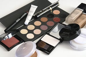 7 Must have Makeup Items for Beginners (1)
