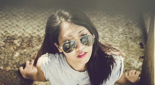 woman with sun glasses